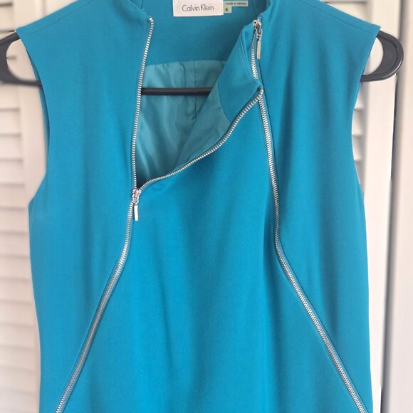 Calvin Klein Classic sleeveless dress follows the body's natural shape Size 6 - Picture 2 of 6